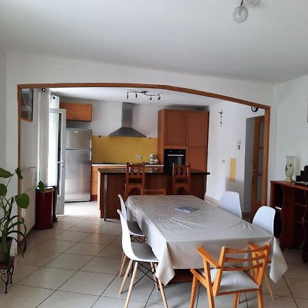 Maison Spacieuse Et Agreable Saint-Georges-de-Luzencon Ngoại thất bức ảnh