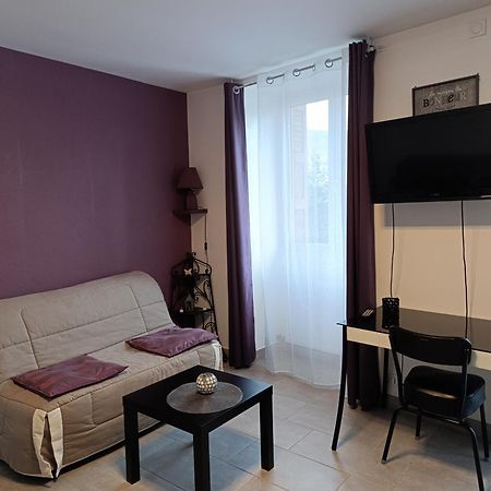 Maison Spacieuse Et Agreable Saint-Georges-de-Luzencon Ngoại thất bức ảnh