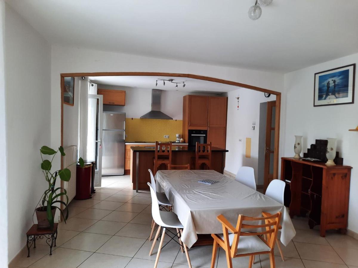Maison Spacieuse Et Agreable Saint-Georges-de-Luzencon Ngoại thất bức ảnh