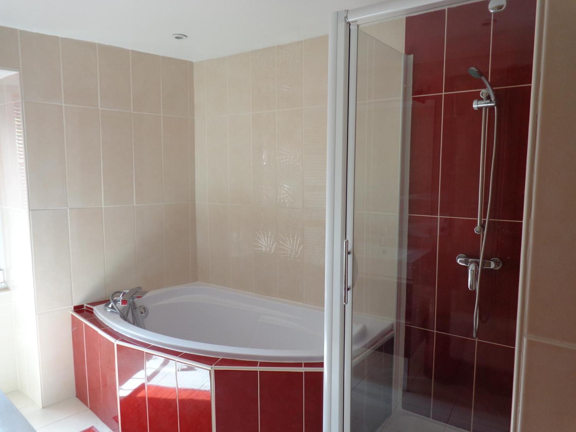 Maison Spacieuse Et Agreable Saint-Georges-de-Luzencon Ngoại thất bức ảnh