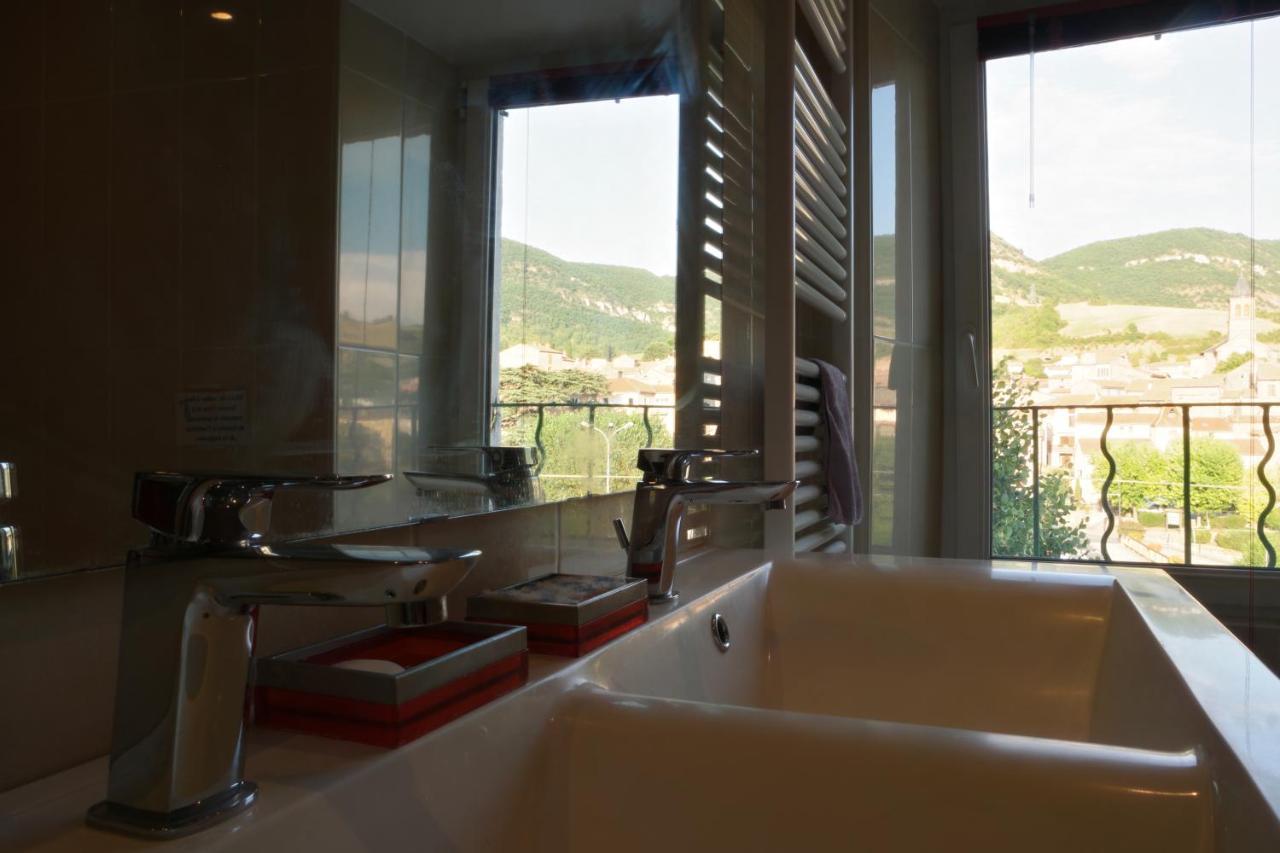 Maison Spacieuse Et Agreable Saint-Georges-de-Luzencon Ngoại thất bức ảnh