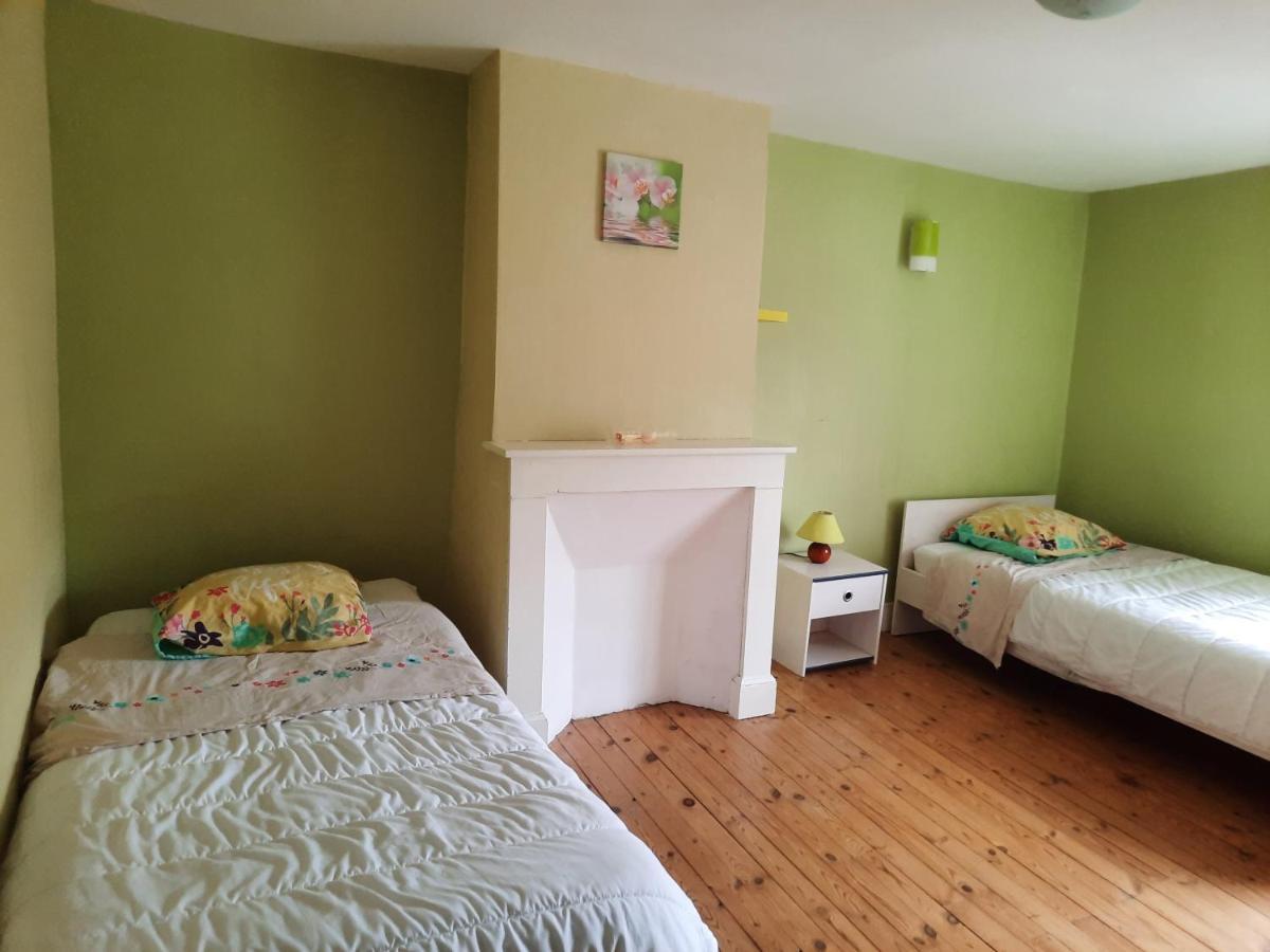 Maison Spacieuse Et Agreable Saint-Georges-de-Luzencon Ngoại thất bức ảnh