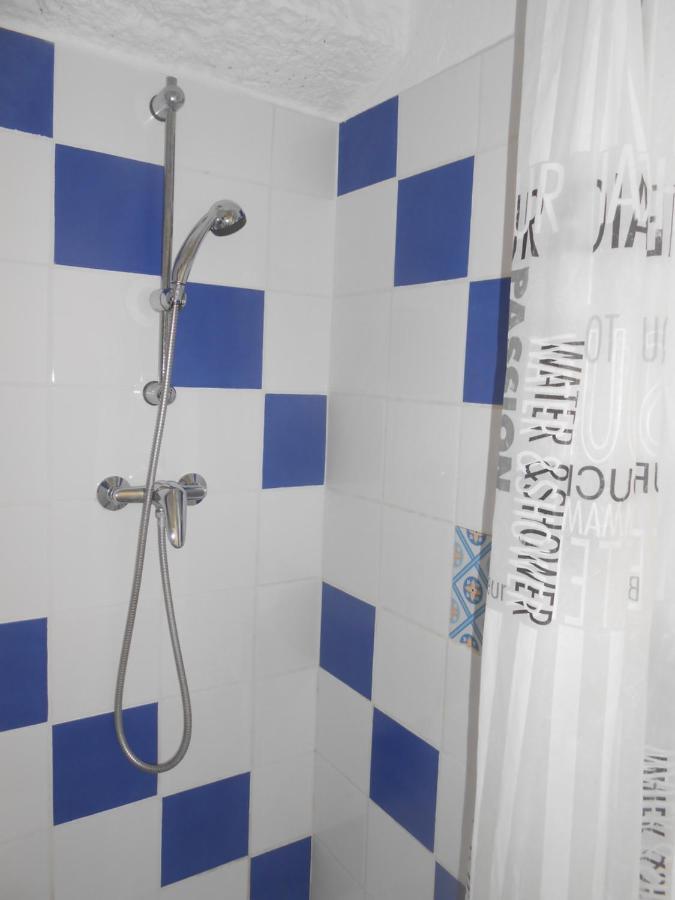 Maison Spacieuse Et Agreable Saint-Georges-de-Luzencon Ngoại thất bức ảnh