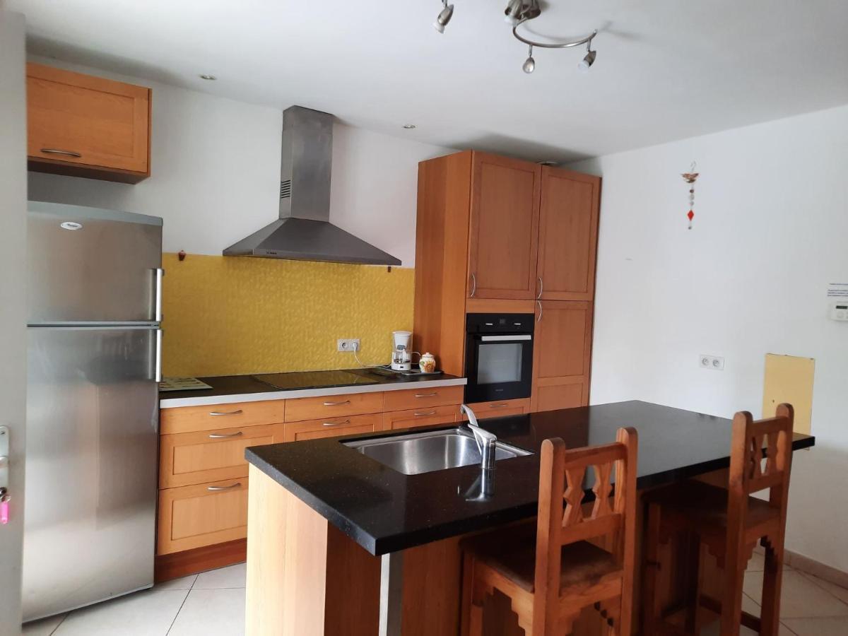 Maison Spacieuse Et Agreable Saint-Georges-de-Luzencon Ngoại thất bức ảnh