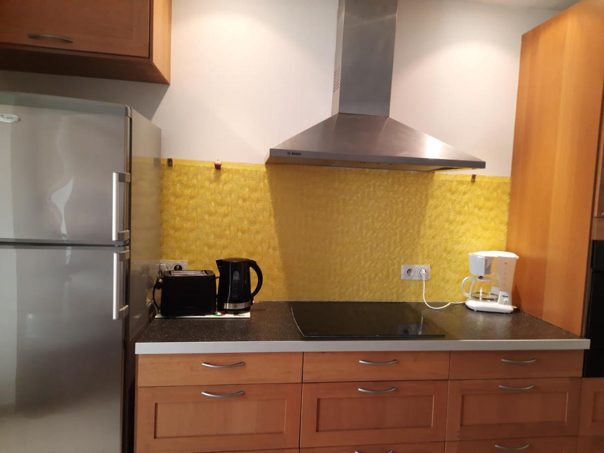 Maison Spacieuse Et Agreable Saint-Georges-de-Luzencon Ngoại thất bức ảnh