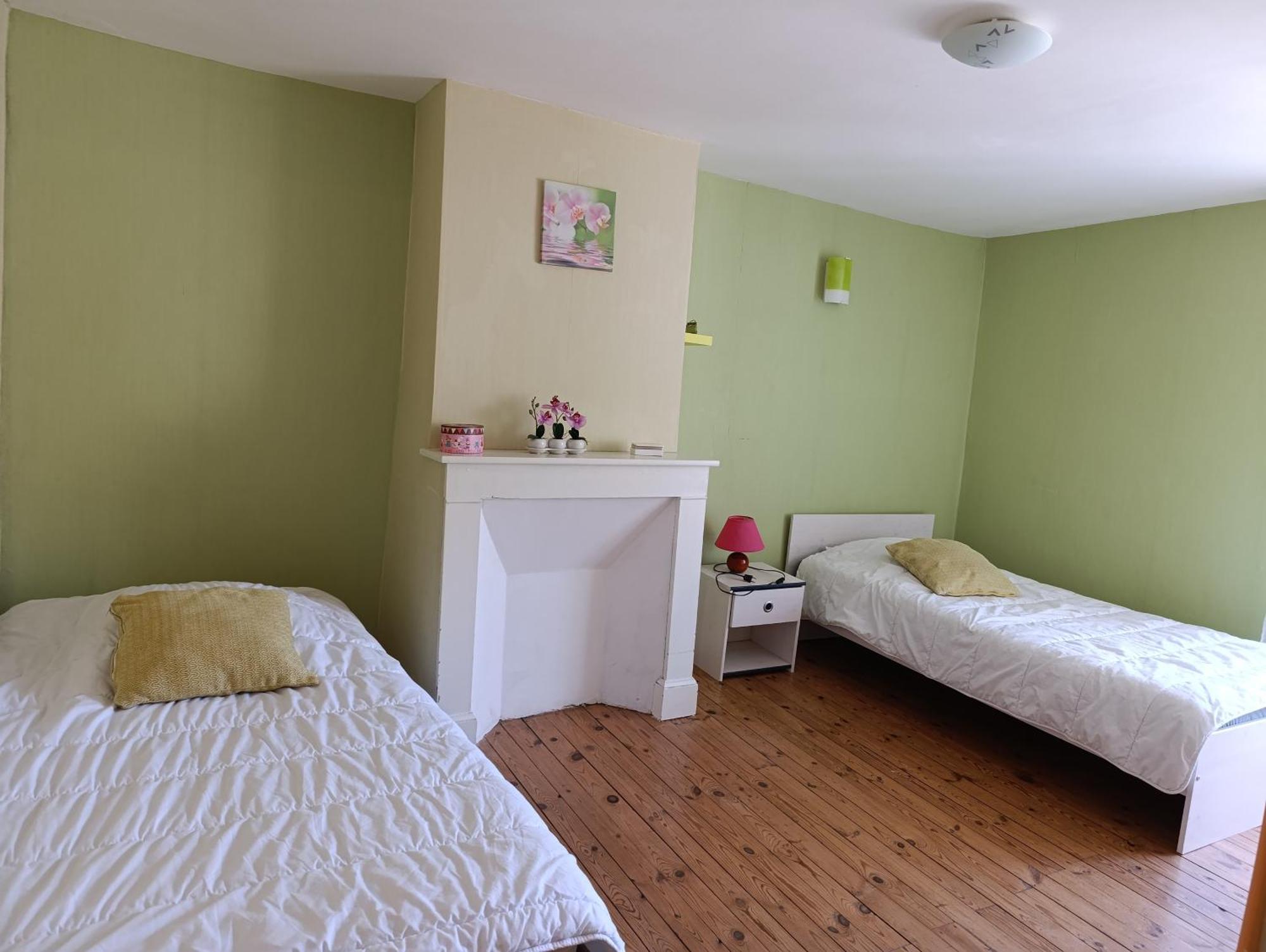 Maison Spacieuse Et Agreable Saint-Georges-de-Luzencon Ngoại thất bức ảnh