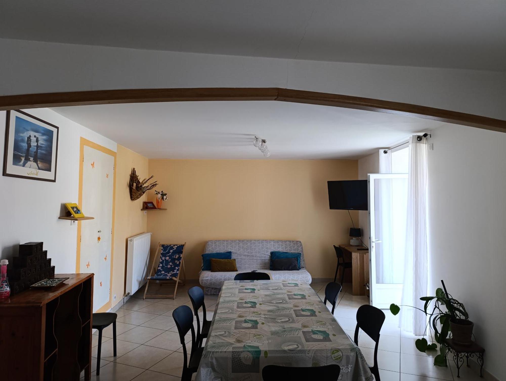Maison Spacieuse Et Agreable Saint-Georges-de-Luzencon Ngoại thất bức ảnh
