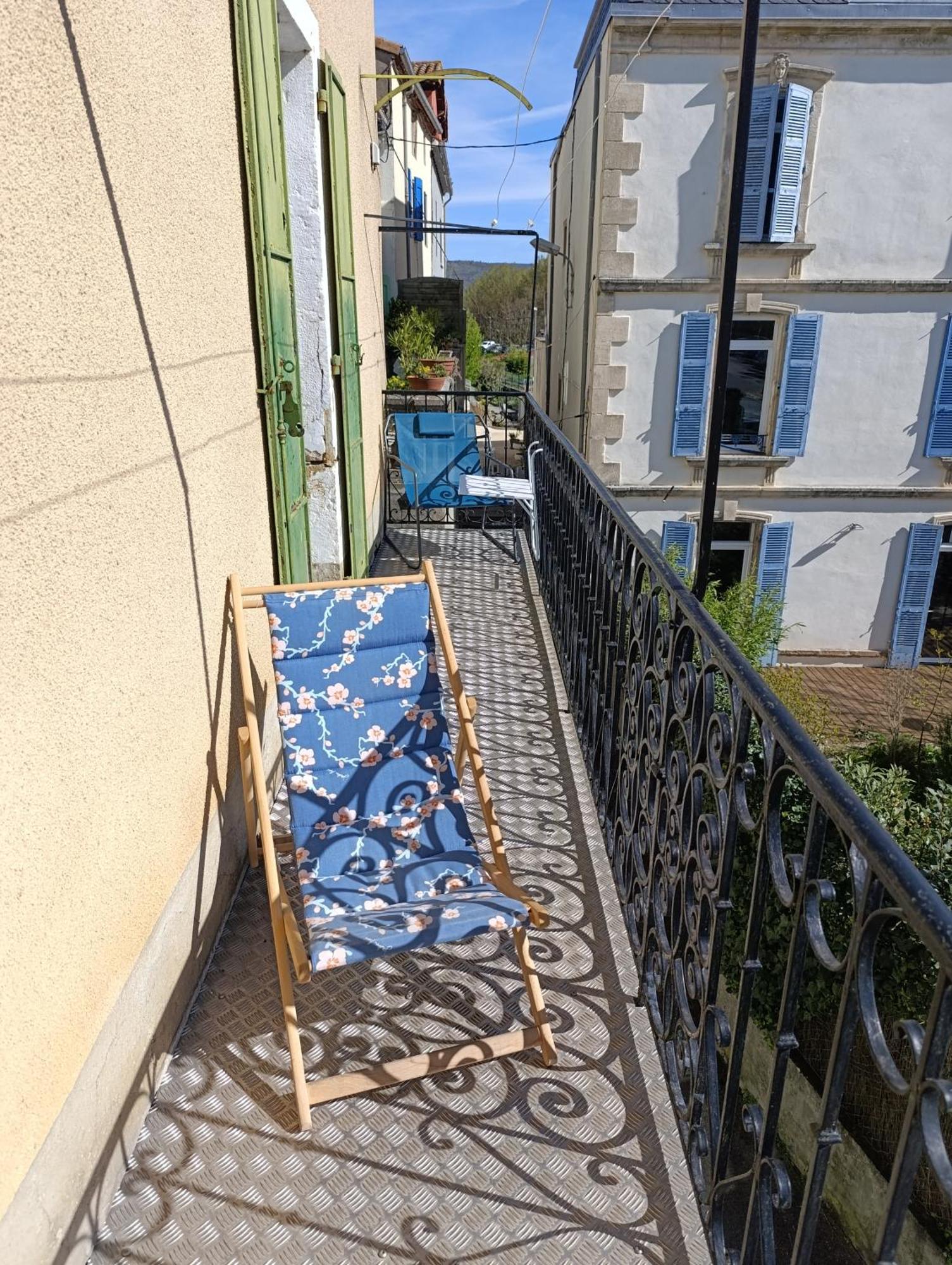 Maison Spacieuse Et Agreable Saint-Georges-de-Luzencon Ngoại thất bức ảnh