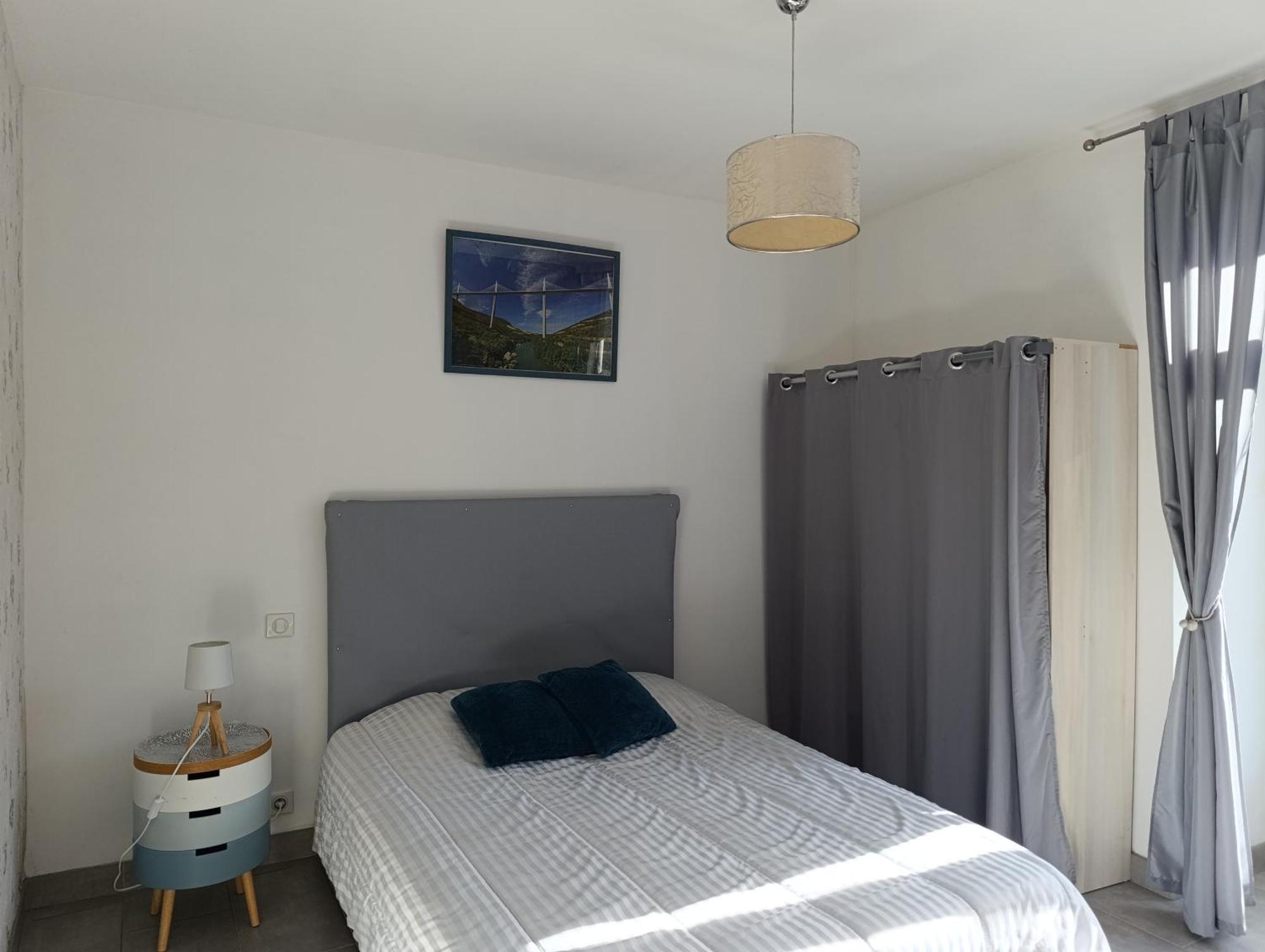 Maison Spacieuse Et Agreable Saint-Georges-de-Luzencon Ngoại thất bức ảnh